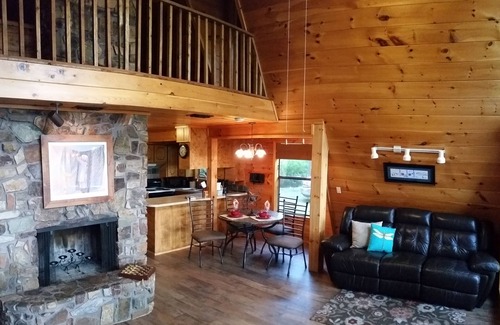 Smithville Cabin | Peckerwood Knob Sunrise Cabin; Seclusion in the Mountains of SE Oklahoma