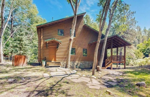 Canoncito Cabin | Pecos Riversong Cabin - a modern 3-bedroom cabin on the Pecos River