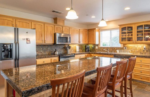 Morro Bay House | Peek Ocean View Condo, Located Downtown Morro Bay - 30 night minimum