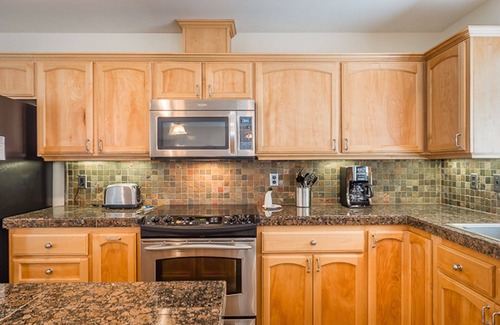 Morro Bay House | Peek Ocean View Condo, Located Downtown Morro Bay - 30 night minimum