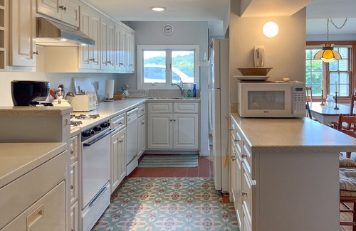 Block Island House | Peggy's Farmhouse - Hear the Sounds of the Ocean