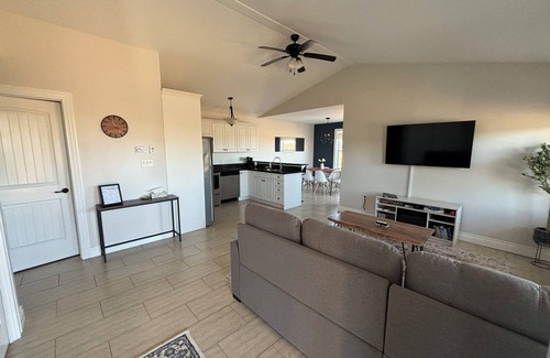 Stanley Bridge Villa | PEI Getaway @ the Seashell Villa- close to Beaches, Golf, and many Attractions!