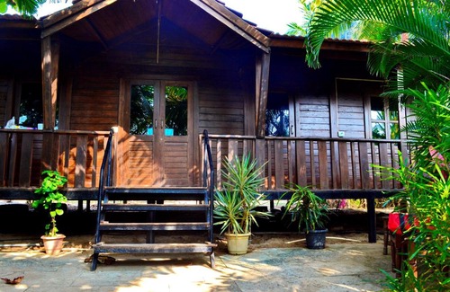 Benaulim House | Pele's Windsong Wood Cottage On The Beach