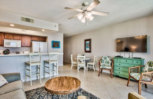 Fort Walton Beach Condo | Pelican 606 - Must See Views over the Bayside! Great condo for families of 4-6!