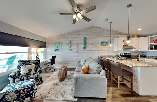 Key Allegro Condo | Pelican B'Reef | Serene Waterfront Condo + Access to Pool & Dock