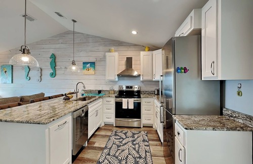 Key Allegro Condo | Pelican B'Reef | Serene Waterfront Condo + Access to Pool & Dock