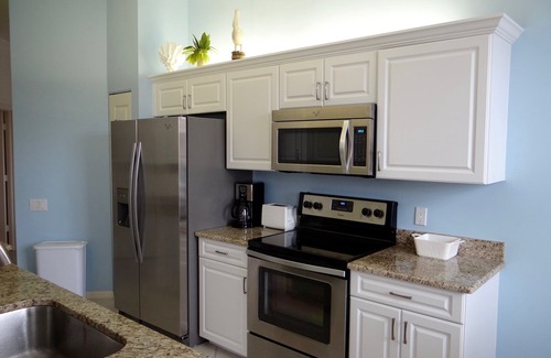 Pelican Bay Condo | PELICAN BAY, 2025 SEASON! Close To Pool/Beach/Shopping/Fitness Cntr, Lakefront