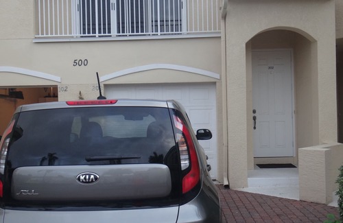 Pelican Bay Condo | PELICAN BAY, 2025 SEASON! Close To Pool/Beach/Shopping/Fitness Cntr, Lakefront