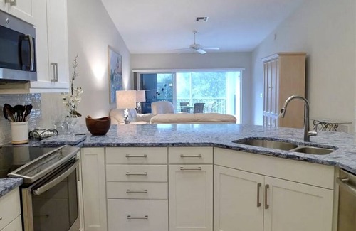 Pelican Bay Condo | Pelican Bay 3-bedroom condo in lovely Naples with AC, WiFi pool beach amenities