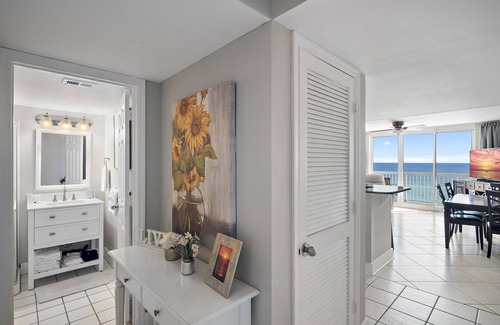 Destin Condo | Pelican Beach Resort, Beachfront 7th floor , White Beach, Pool, WiFi, Netflix