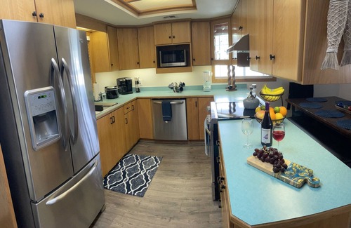 Brookings House | Pelican Cottage ~ Close to Brookings and Crescent City. Great for large groups