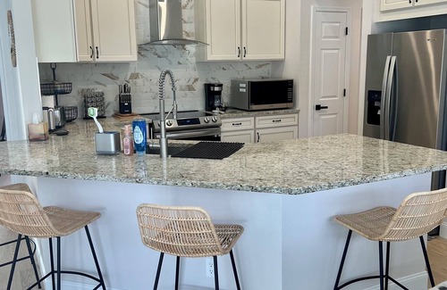 Pelican House | Pelican Hideaway, Fam Friendly Home Close to Shopping, Restaurants, and Beach