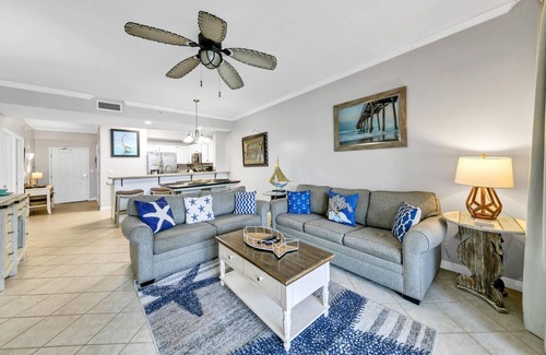 Fort Walton Beach Condo | Pelican L07 Lanai Level 2B/2Ba + Bunkroom and Fun Tiki Bar on balcony