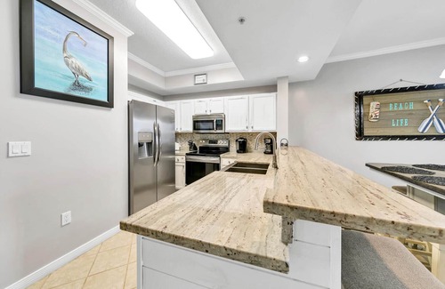 Fort Walton Beach Condo | Pelican L07 Lanai Level 2B/2Ba + Bunkroom and Fun Tiki Bar on balcony