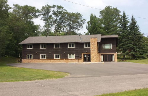 Breezy Point Hotel | Pelican Lake Motel