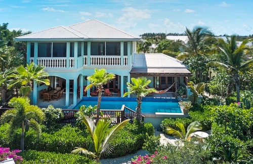 Leeward Settlement Villa | Pelican Nest-Cinnamon-300 ft. of beachfront on Grace Bay