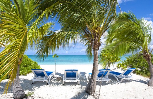 Leeward Settlement Villa | Pelican Nest-Cinnamon-300 ft. of beachfront on Grace Bay
