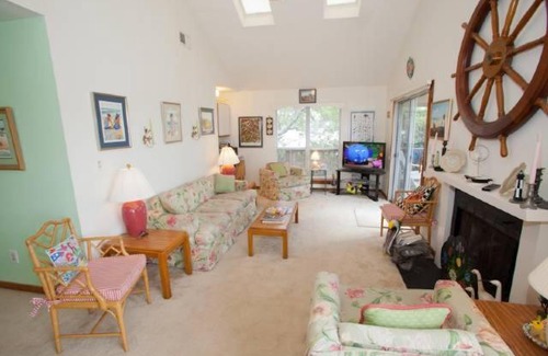 Northeast Virginia Beach House | Pelican Perch - North End VB