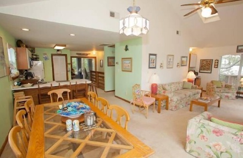 Northeast Virginia Beach Condo | Pelican Perch (Rear Unit)