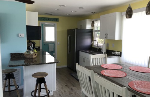Englewood House | Pelican Perch Retreat...Sun, Sand & Steps to Stump Pass...Kayaks, SUP's, & Bikes