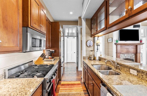 Oriental House | Pelican Point- Relax and enjoy this waterfront dog friendly retreat