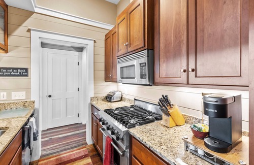 Oriental House | Pelican Point- Relax and enjoy this waterfront dog friendly retreat
