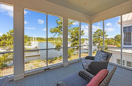 Oriental House | Pelican Point- Relax and enjoy this waterfront dog friendly retreat