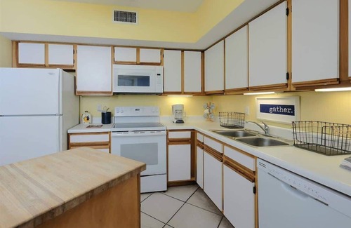 Orange Beach Condo | Pelican Pointe 602 Colorful Views & Coastal Blues