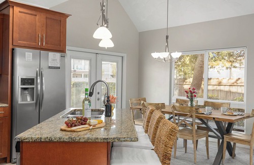 Crystal Beach House | Pelican Retreat by AvantStay | 5 MINS TO BEACH | Pet Friendly w/Pool & BBQ!
