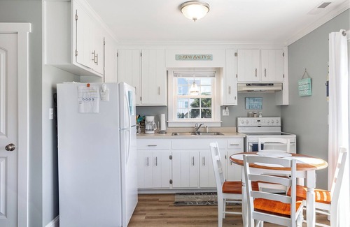 Atlantic Beach House | Pelican's Nest - Soundside, 5 min to beach, 2BR 1BA, Atlantic Beach