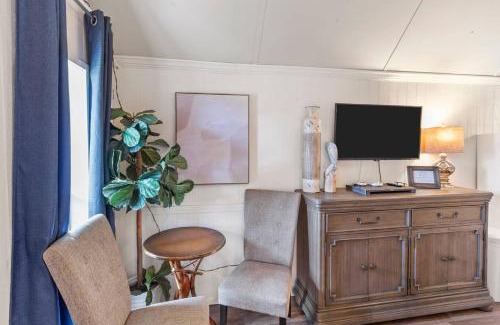 Oil City House | Pelican's Nestcaddo Lake Cabin 3 With Kayaks!
