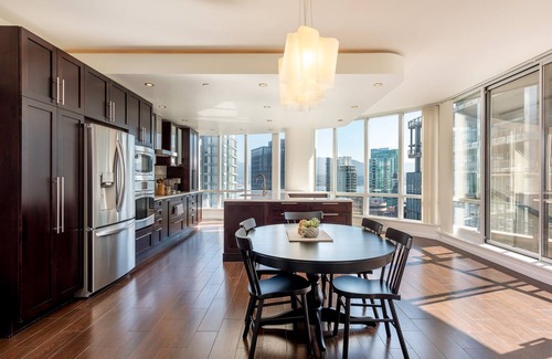 Coal Harbour Apartment | Pelican's Peak Sub-Penthouse