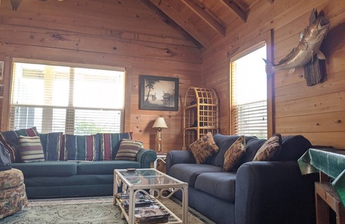 Chauvin Cabin | Pelican's View Lodge- Boat Launch- Trailer Parking- Lights for night fishing
