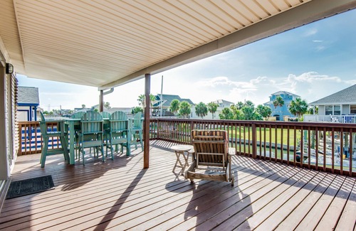 Galveston House | Pelican’s Nest. Beautiful Canal House