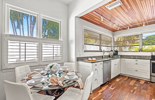 Siesta Key House | Pelicans Place | Your Family Beach Getaway Steps from Siesta Key Beach & Village
