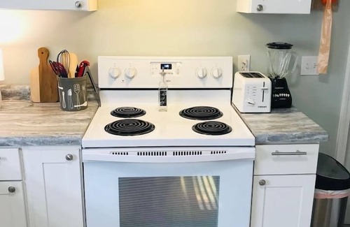 Port St. Joe House | Pelicans Post - Close to Downtown & Beaches - King Bed - Boat Parking - NO Pet Fees !