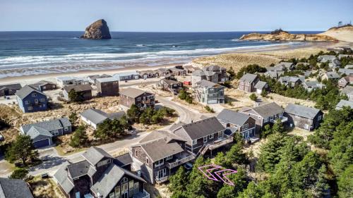 Kiwanda Shores House | Pelicans Watch - Meredith Lodging