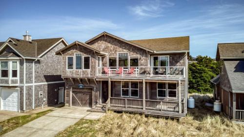 Kiwanda Shores House | Pelicans Watch - Meredith Lodging
