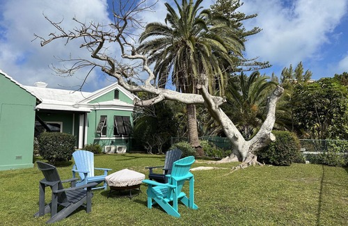 Pembroke House | Pembroke Villa - Business and Vacation Home