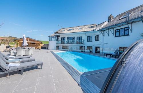 Pembroke House | Pembrokeshire Near The Beach With A Heated Pool