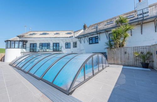 Pembroke House | Pembrokeshire Near The Beach With A Heated Pool