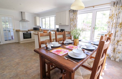 Aberedw House | PEN Y MAES, pet friendly, with hot tub in Builth Wells