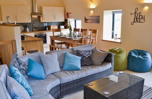 Llanfaelog House | Pen Yr Allt