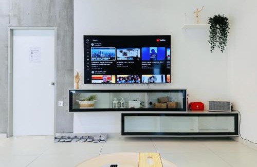 George Town House | Penang槟岛Special 1,5 Storey Semi-D In Georgetown 70 inch Smart TV