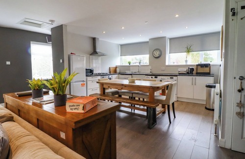 Blackburn Cottage | PENDLE VIEW APARTMENTS, family friendly in Langho, Lancashire