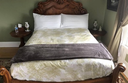 Pendleton Bed & Breakfast | Pendleton House Historic Inn and B&B
