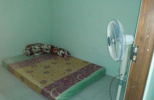 Pleret House | Pendopo Kayuwanan Syariah Near Terminal Giwangan