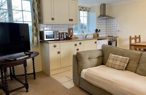 Trewassa Cottage | Pendragon Cottage Hengroen Lounge/Diner Sleeps 4