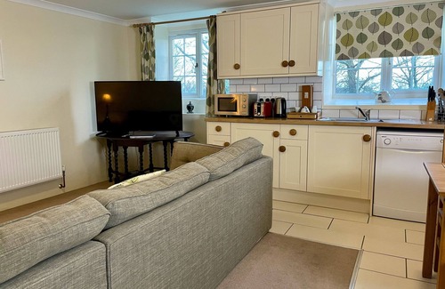 Trewassa Cottage | Pendragon Cottage Hengroen Lounge/Diner Sleeps 4
