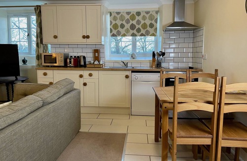 Trewassa Cottage | Pendragon Cottage Hengroen Lounge/Diner Sleeps 4